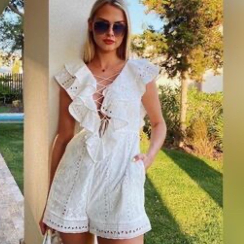 Choosy White Eyelet Lace Ruffle Romper Lace-Up Front Back XS Cottagecore NEW